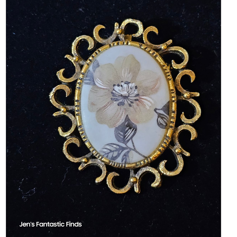 Victorian‎ Hand Painted Flower in Gold Pendant Pin Brooch